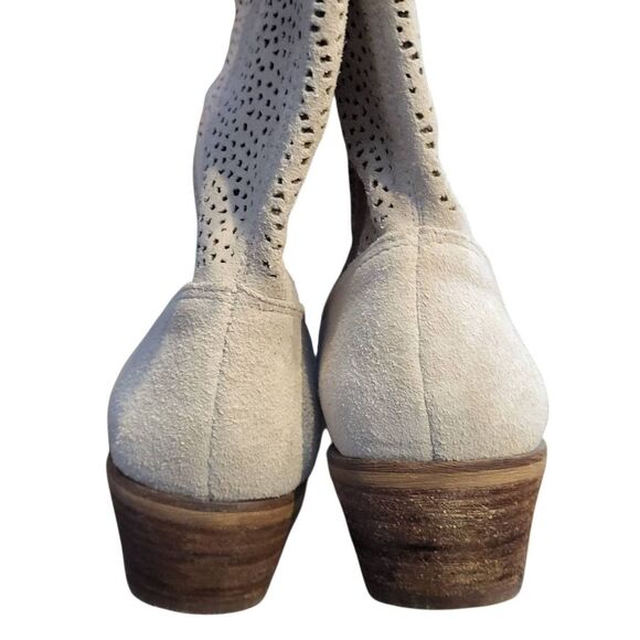 BCBGeneration Boots Women's 6 Beige Bastile Cowboy Western Suede Leather - Picture 4 of 5